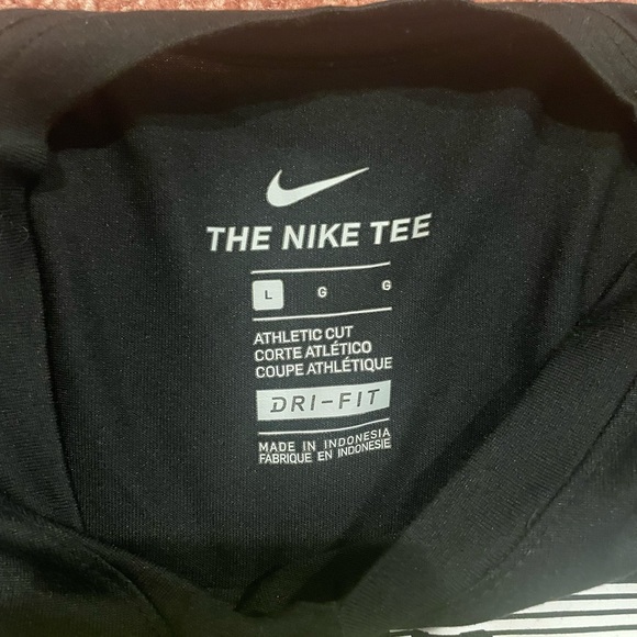 Oregon Nike dri fit shirt - Picture 4 of 4